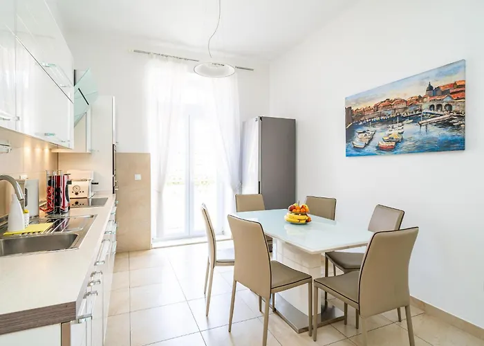 2 Bedroom In Apartment *