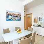 דירה Cozy In With House Sea View *