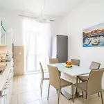 Cozy In With House Sea View דירה *