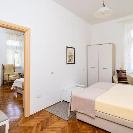 2 Bedroom Lovely In Apartmán Dubrovník