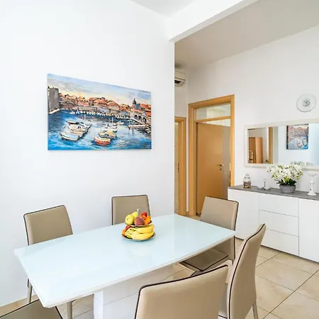 Apartment 2 Bedroom In *
