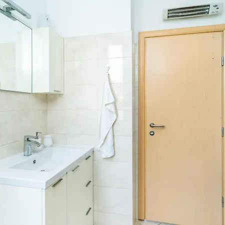 Apartment 2 Bedroom In *