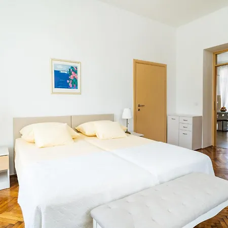 2 Bedroom Lovely In *