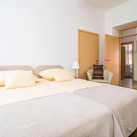 2 Bedroom Lovely In *