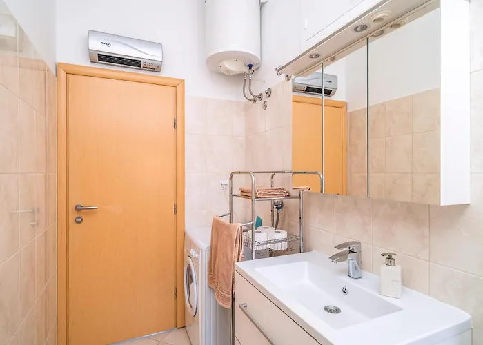 2 Bedroom In *